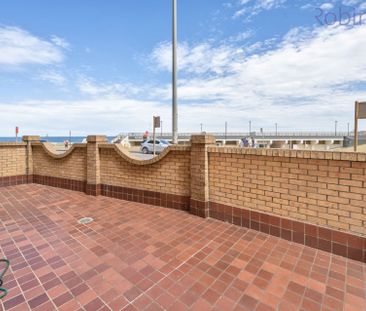 Beachfront Ground Floor Apartment with Courtyard - Photo 3