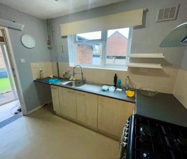 3 bedroom semi-detached house to rent - Photo 5