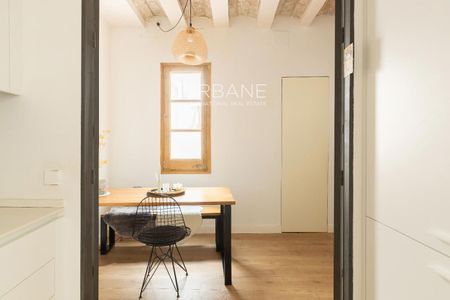 Amplio piso de 2 habitaciones en el corazón del Gótico, a pasos de Plaza Catalunya - Photo 2