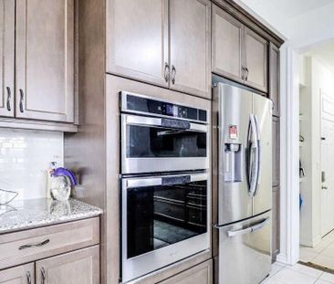 For Lease - 561 Queen Mary Drive, Brampton, Ontario - Photo 2