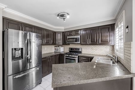 For Lease - 5930 Bassinger Place Unit# Upper, Mississauga, Ontario - Photo 2
