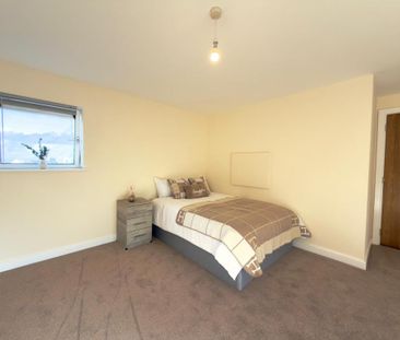 1 bedroom in a flat share to rent - Photo 2