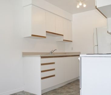 451 West Street North, Orillia - Photo 2