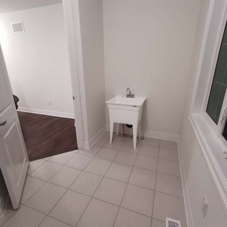 For Lease - 26 Navitas Crescent, Markham, Ontario - Photo 4