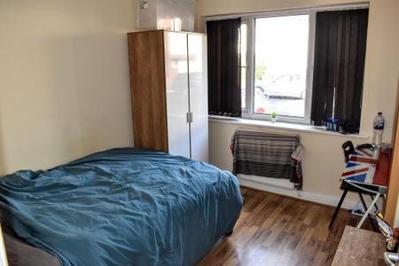 6 bedroom semi-detached house to rent - Photo 3