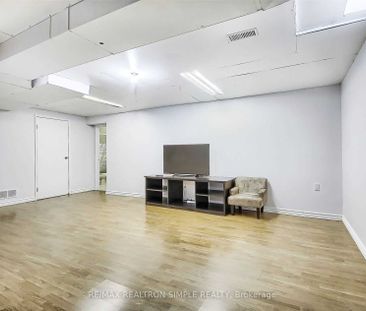 Property For Lease | N8071114 - Photo 6