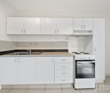 Spacious One Bedroom Unit - Photo 5