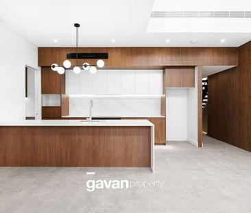 Contemporary Luxury | Brand New Townhouse - Photo 3