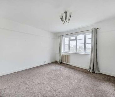 Courtlands Sheen Road, Richmond, TW10 - Photo 3