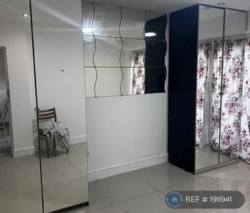 5 bedroom semi-detached house to rent - Photo 2