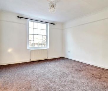 3 bedroom end of terrace house to rent - Photo 2