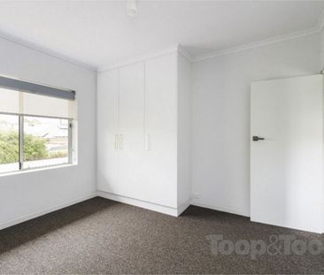 Stunning Apartment in Prime Location - Photo 3
