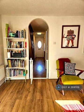 3 bedroom maisonette to rent - Photo 2