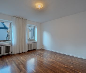 Direkt im Zentrum: 4-Zimmer-Wohnung mit großzügiger Terrasse und vi... - Foto 4