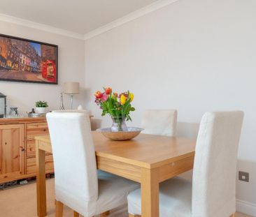 3 bedroom flat to rent - Photo 3