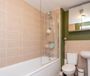 3 bed House To Let - Photo 3