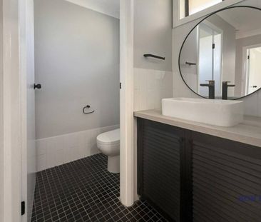 Family sized gem in South Dubbo - Photo 6