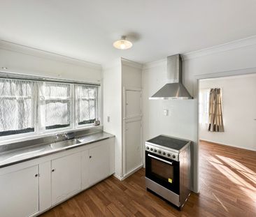 Cute 2 bed on Bledisloe - Photo 3