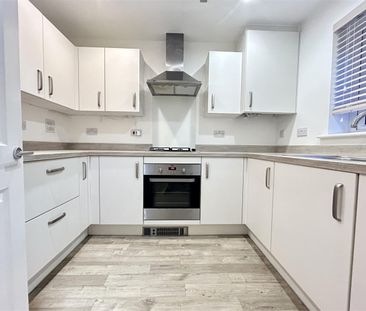 2 Bedroom House - Mid Terrace To Let - Photo 4