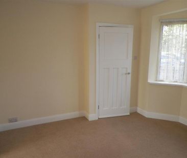 2 bedroom end of terrace house to rent - Photo 3