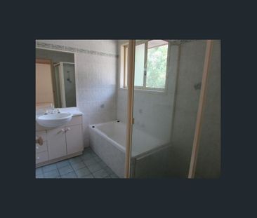 3 Bedroom townhouse in Quiet Leafy pocket - Photo 1