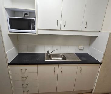 505/2 Barney Street, Southport, QLD 4215 - Photo 3
