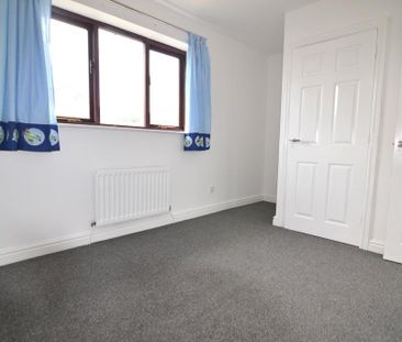 2 bedroom terraced house to rent - Photo 2