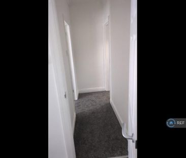3 bedroom end of terrace house to rent - Photo 4