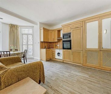 Queen's Gate - Photo 3