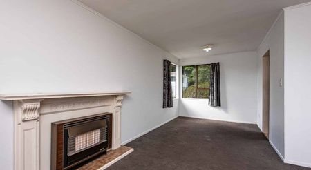 Cosy 3 Bedroom Home in Sought After Kelson - Photo 4