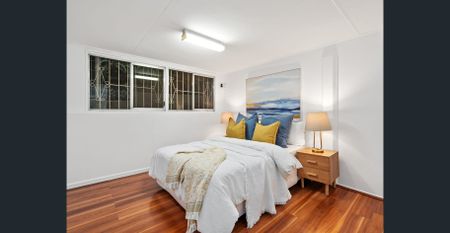 Versatile Spacious Home in Prime Location - Holland Park West - Photo 5