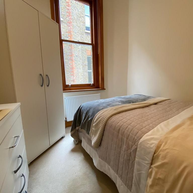 1 bedroom in a house share to rent - Photo 1