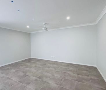 Stunning Finishes & Abundance of Features - Air Conditioned, Garage... - Photo 1