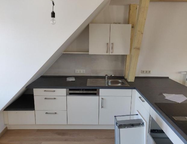 O271W4 - Moderne 3-Raum Wohnung im Dachgeschoss mit Kamin, EBK, 2 Balkonen und Parkett - Foto 1