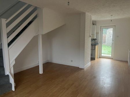 2 bedroom terraced house to rent - Photo 2