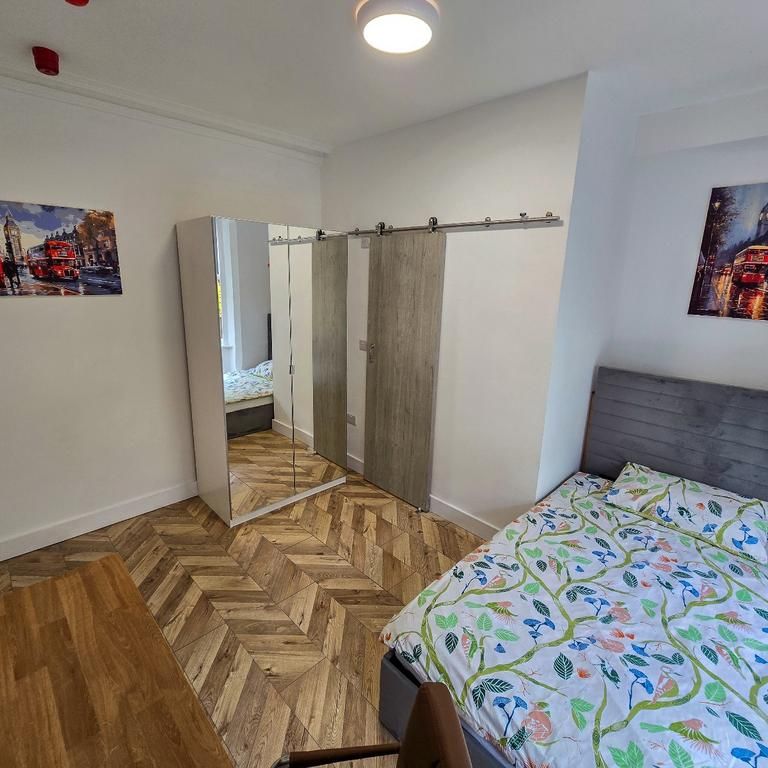 5 bedroom end of terrace house to rent - Photo 1