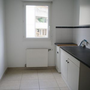 Location Appartement 3 pièces 73m² LE VERSOUD 38420 - Photo 2