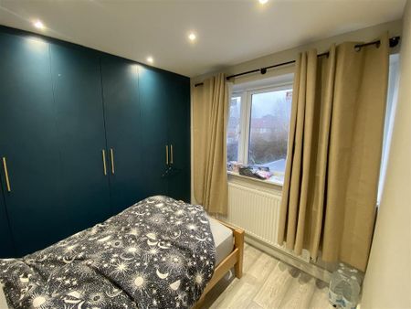 4 bedroom terraced house to rent - Photo 2