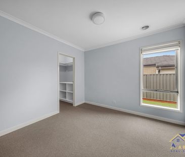 Stunning Henley Masterpiece-Property in Prime Location! - Photo 6