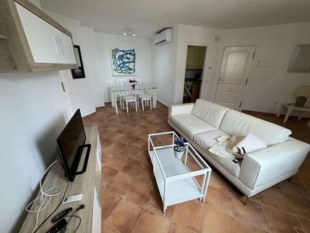 Alquiler de piso en Avenida Playas del Duque, 2 -5 - Photo 2