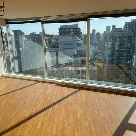 - One-Bedroom + Den Apartment in Downtown Vancouver with City view - Photo 3