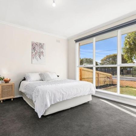 MODERN COMFORT MEETS CONVENIENT LIVING - Photo 4