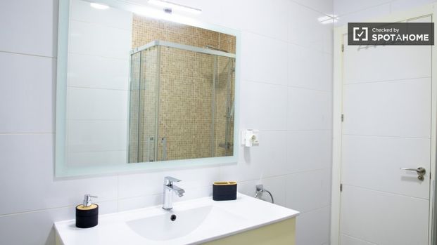 madrid, Community of Madrid 28020 - Photo 1