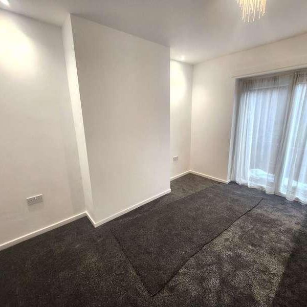 Hillbrow Crescent, Halesowen, B62 - Photo 1