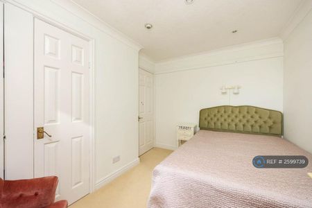 1 bedroom in a house share to rent - Photo 2