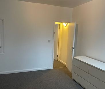 2 Bed Terraced House, Oakwood Avenue, CR4 - Photo 1