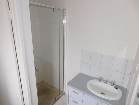 TWO BEDROOM UNIT CLOSE TO SCHOOLS, SHOPS AND TRANSPORT. - Photo 3