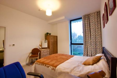Huge double room on Zone 2 with almost private bathroom+FREE GYM - Photo 3