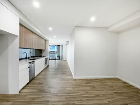 Stunning 2 Bedroom Apartment ! - Photo 3