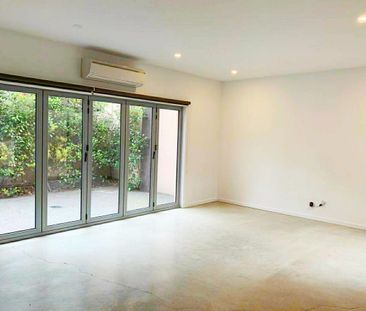 CHARMING 3 BED TOWNHOUSE IN QUIET BURNLEY POCKET - Photo 5